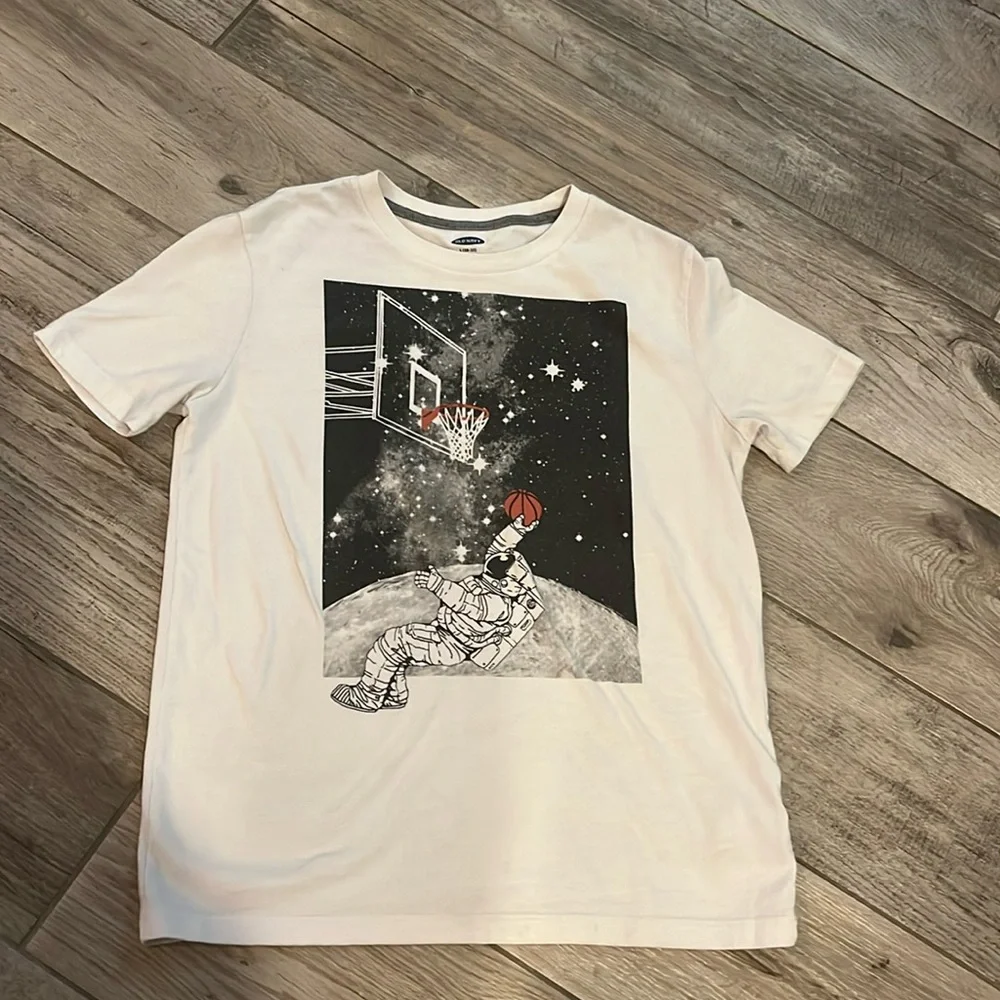 EUC Old Navy basketball astronaut t shirt, sz 10/12 - large